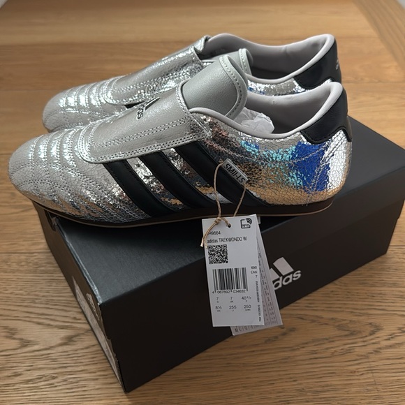 adidas Silver taekwondo sneakers - Picture 2 of 2